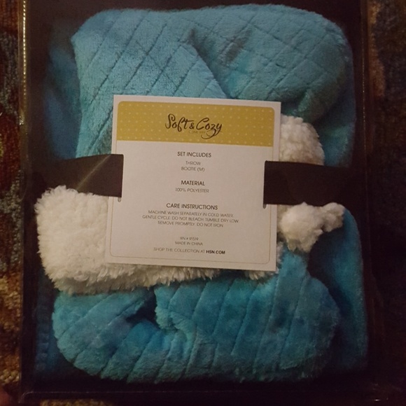 Soft throw & bootie set - Picture 2 of 4